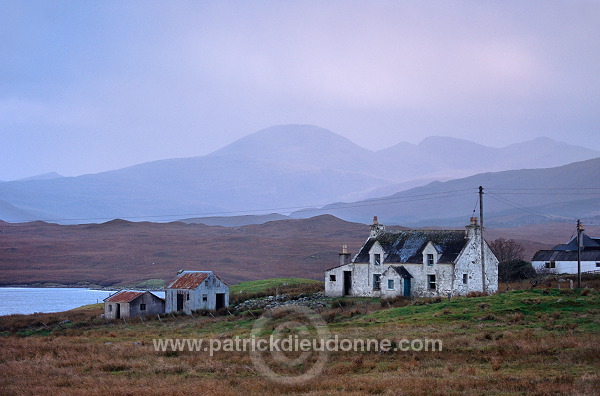 House near Achmore, Lewis, Scotland - Lewis, Ecosse - 18737