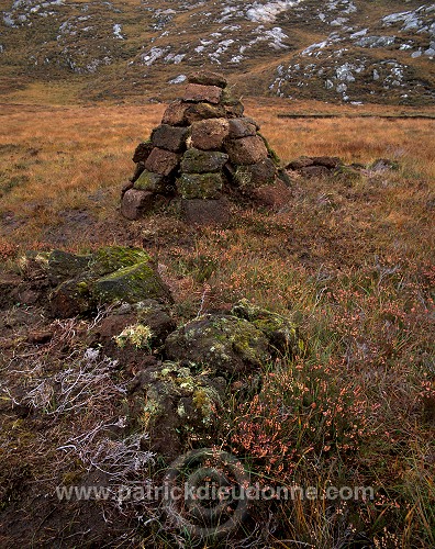 Peat stack, Lewis, Scotland - Tourbe, Lewis, Ecosse  15776