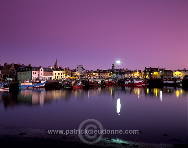 Stornoway harbour at dusk, Lewis, Scotland - Stornoway, Lewis, Ecosse  15778