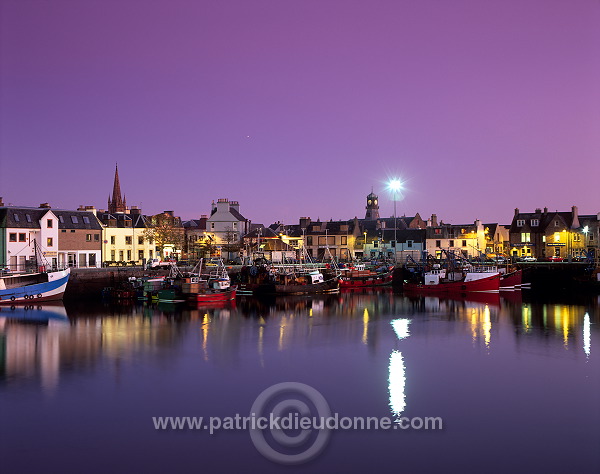 Stornoway harbour at dusk, Lewis, Scotland - Stornoway, Lewis, Ecosse 15779