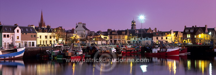 Stornoway harbour at dusk, Lewis, Scotland - Stornoway, Lewis, Ecosse 15781