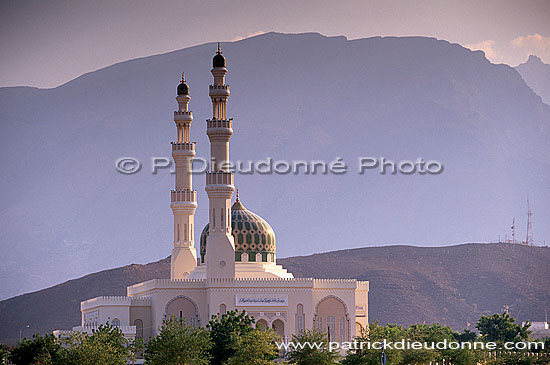Mosque near Rustaq - Mosquée près de Rustaq, OMAN ( OM10018)