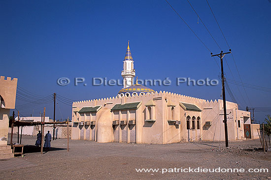 Mosque near Shinas - Mosquée près de Shinas, Batinah, OMAN (OM10460)