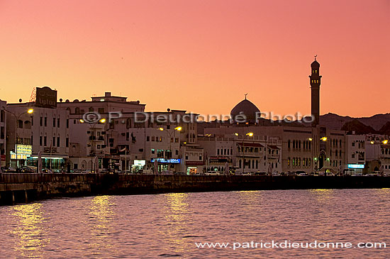 Muscat, Mutrah seafront at dusk - Front de mer, Mutrah, Oman (OM10484)