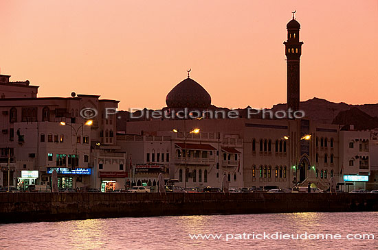 Muscat, Mutrah seafront at dusk - Front de mer, Mutrah, Oman (OM10485)