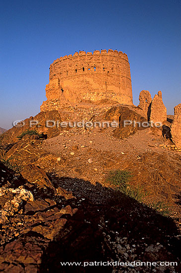 Rustaq (Batinah). Ruined watchtower - Tour en ruines, OMAN (OM10141)