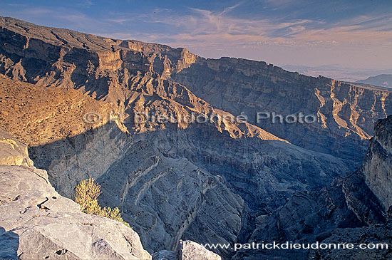 Oman's Grand canyon - Le Grand Canyon d'Oman, OMAN (OM10404)
