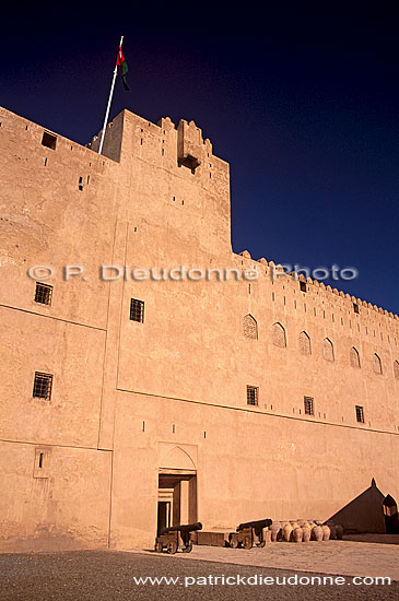 Jabrin fort and guns - Citadelle de Jabrin et canons, OMAN (OM10125)