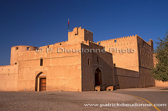 Jabrin fort and guns - Citadelle de Jabrin et canons, OMAN (OM10128)