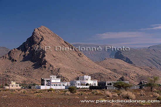 Tanuf. Village near Tanuf, typical landscape - Près de Tanuf (OM10274)