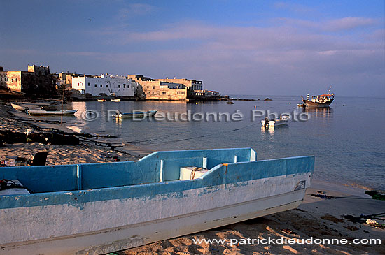 Mirbat, Dhofar. View of Mirbat - Vue de Mirbat, OMAN (OM10454)