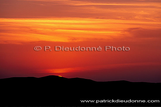 Qatbit, sunset in the desert - Couchant dans le desert, Oman (OM10252)