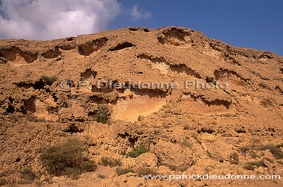 Sur. Erosion in Eastern Hajar - Erosion dans le Hajar or., Oman (OM10272)
