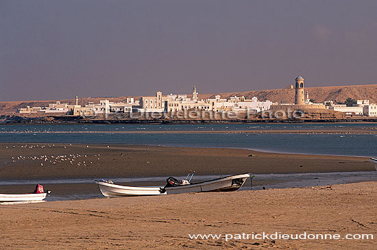 Sur (Sour). Town and beach. - Ville de Sur et plage, OMAN (OM10544)