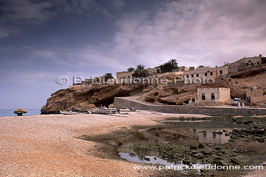 Tiwi. Wadi, village  - Village de Tiwi, près de Sur, Oman (OM10301)