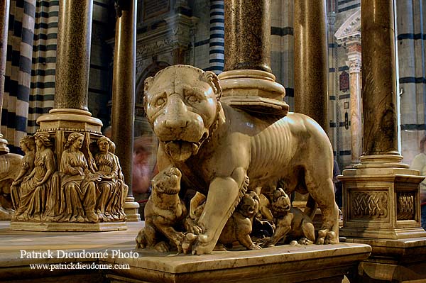 Tuscany, Siena, interior of Duomo - Toscane, Sienne    12587