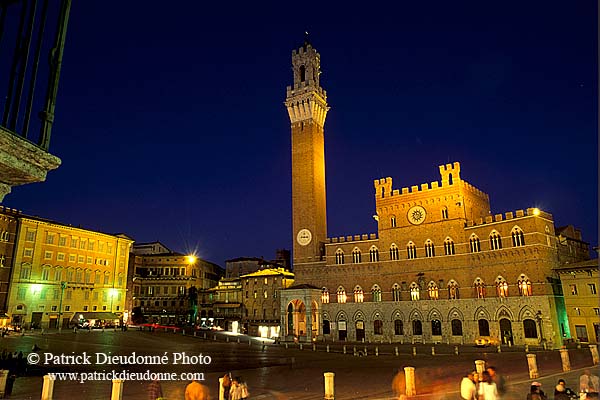 Tuscany, Siena, Piazza del Campo -  Toscane, Sienne, le Campo  12550