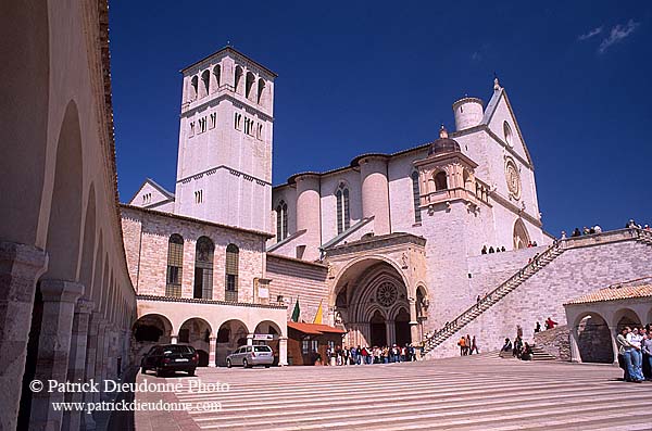 Umbria, Assisi, basilica St Francesco - Ombrie, Assise  12077
