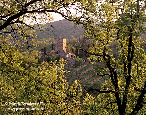 Tuscany, Chianti, fortified villa - Toscane, villa fortifiée  12109