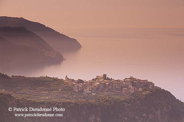 Liguria - Ligurie, Cinque Terre: Corniglia, village de Corniglia  12179