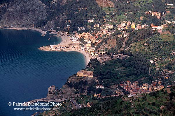 Liguria - Ligurie, Cinque Terre:  Monterosso & Punta Mesco  12170
