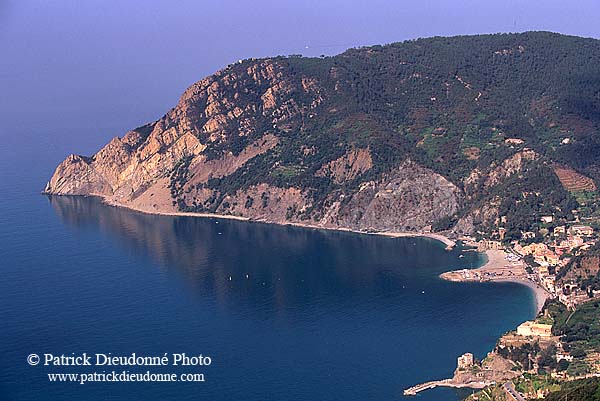 Liguria - Ligurie, Cinque Terre:  Punta Mesco & Monterosso  12173