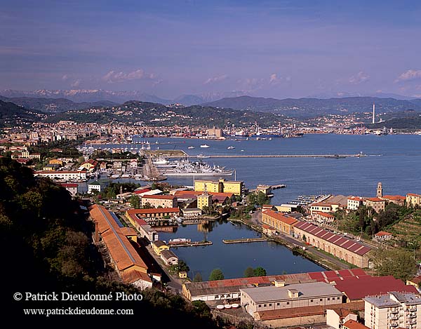 Liguria, La Spezia, view  - Ligurie, La Spezia, vue sur le golfe 12621