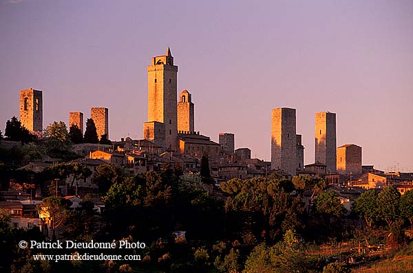 Tuscany, San Gimignano at sunset - Toscane, San Gimignano  12381