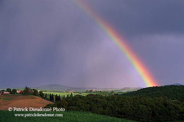 Tuscany, Crete region & rainbow - Toscane, Crete & arc-en-ciel    12251