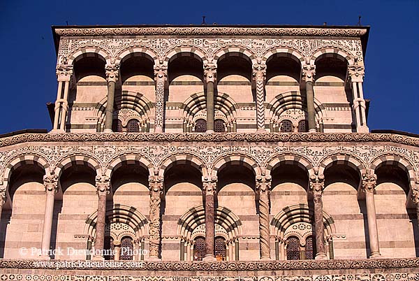 Tuscany, Lucca, facade of Duomo - Toscane, Lucques, Duomo  12404