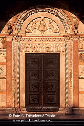 Tuscany, Lucca, facade of Duomo - Toscane, Lucques, Duomo  12413