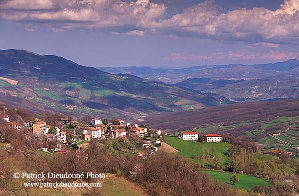 Romagna, near Bore  - Romagne, paysage près de Bore  12535