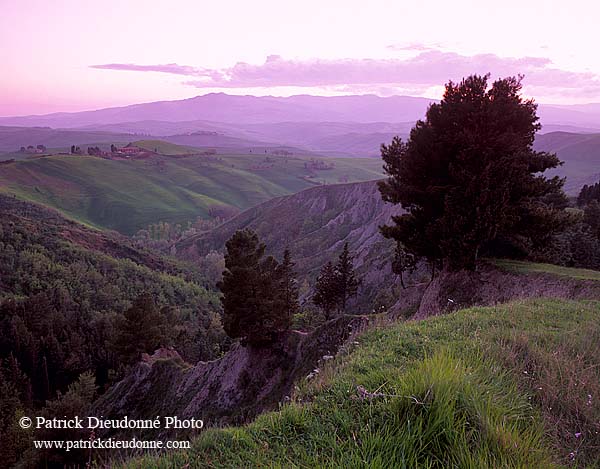 Tuscany, Volterra, landscape at dusk  - Toscane, Volterra  12739