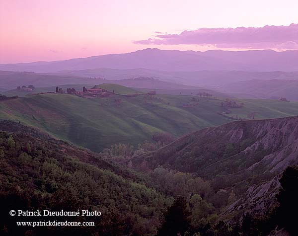 Tuscany, Volterra, landscape at dusk  - Toscane, Volterra  12740