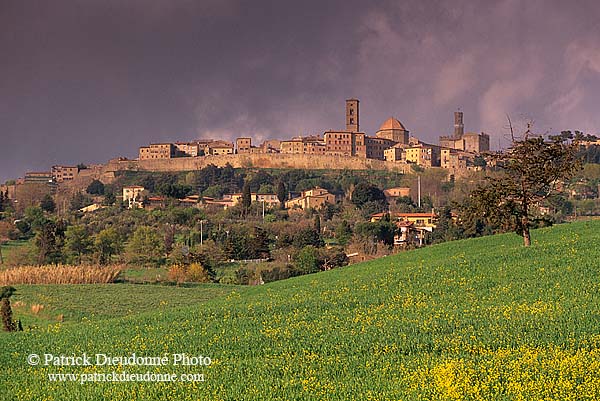 Tuscany, Volterra medieval town  - Toscane, Volterra  12756