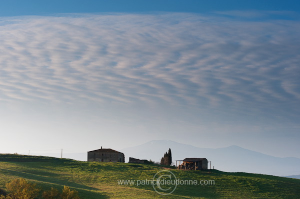 Rolling hills, Tuscany - Collines de Toscane - it01017