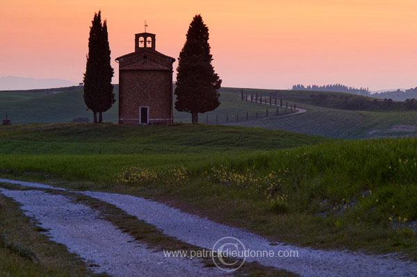 Tuscan chapel, Tuscany - Chapelle, Toscane it01290