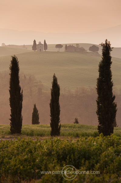 Tuscan chapel, Tuscany - Chapelle, Toscane -  it01337