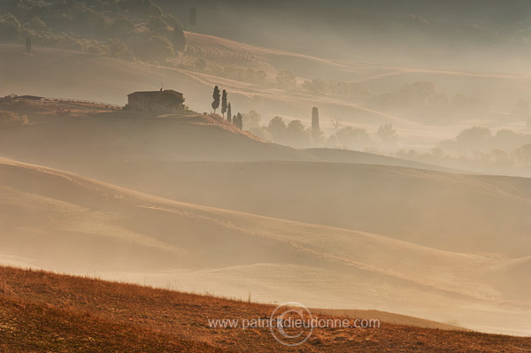 Near Pienza, Tuscany - Pres de Pienza, Toscane - it01705