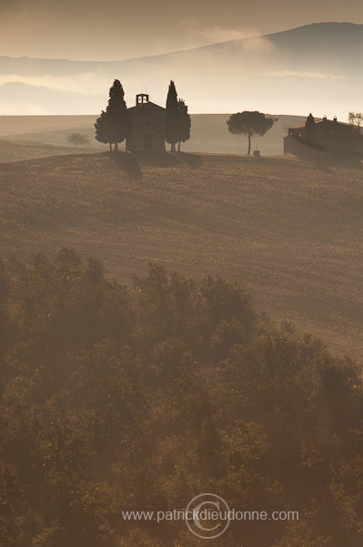 Tuscan chapel, Tuscany - Chapelle, Toscane - it01722