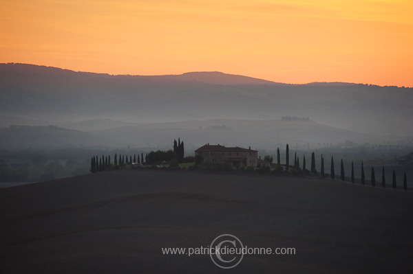 Near san Quirico d'Orcia - it02474