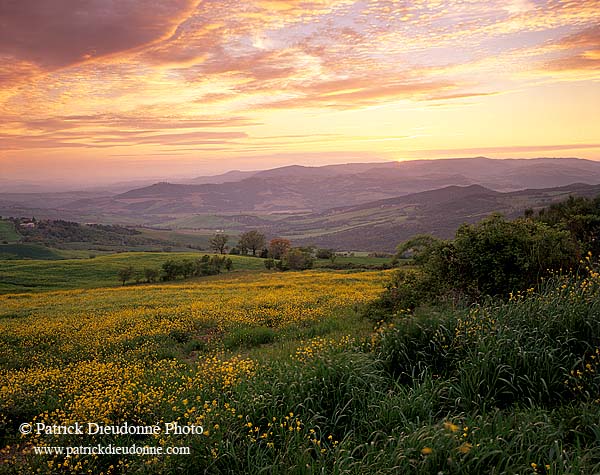 Tuscany, sunset over Val d'Orcia  - Toscane, Val d'Orcia  12667