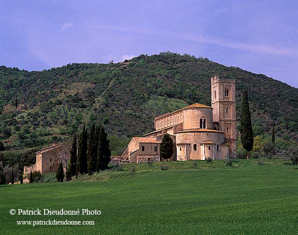 Tuscany, San Antimo, roman abbey  - Toscane, San Antimo  12674