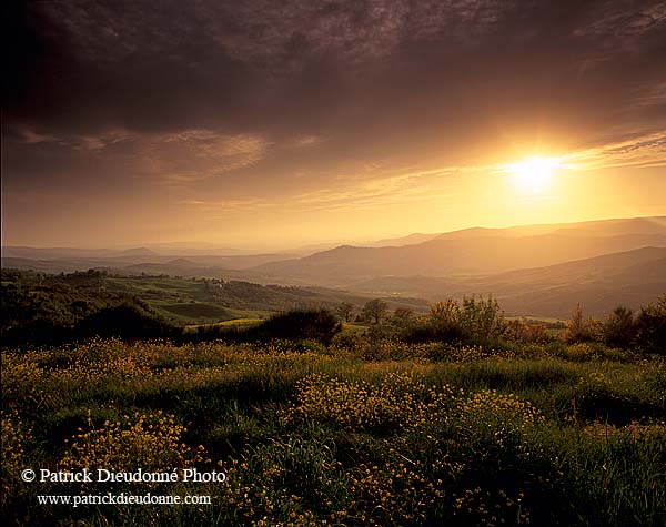 Tuscany, sunset over Val d'Orcia  - Toscane, Val d'Orcia  12668