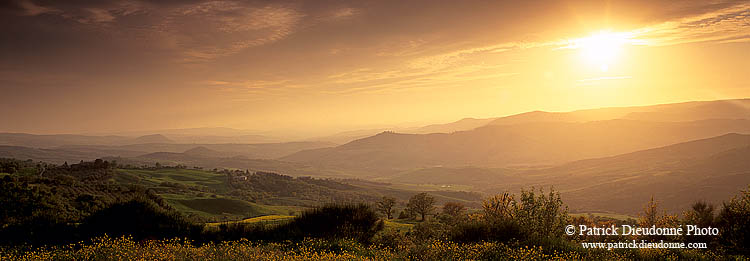 Tuscany, sunset over Val d'Orcia  - Toscane, Val d'Orcia  12670
