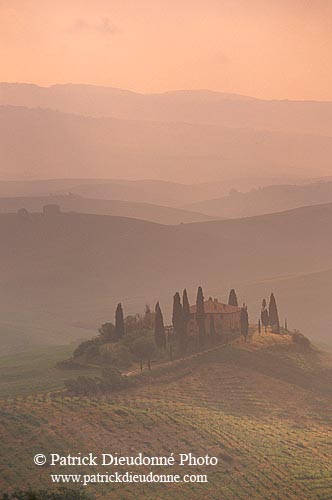 Tuscany, countryside in Val d'Orcia  - Toscane, Val d'Orcia  12641