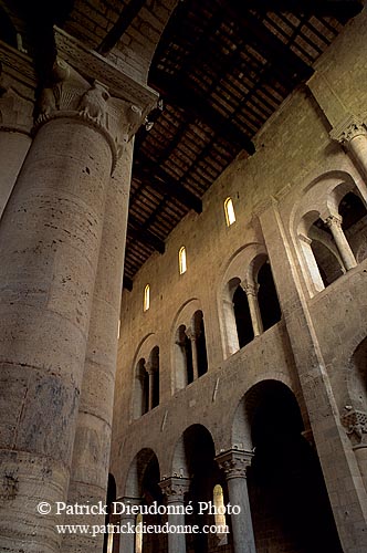 Tuscany, San Antimo, roman abbey  - Toscane, San Antimo  12677