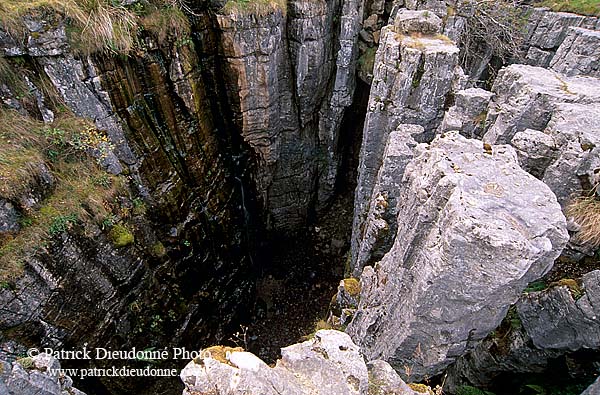 Karstic erosion, Yorkshire NP, England - Erosion karstique   12883