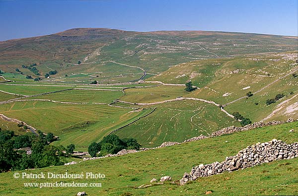 Malham typical landscape, Yorkshire NP, England -  Près de Malham   12908