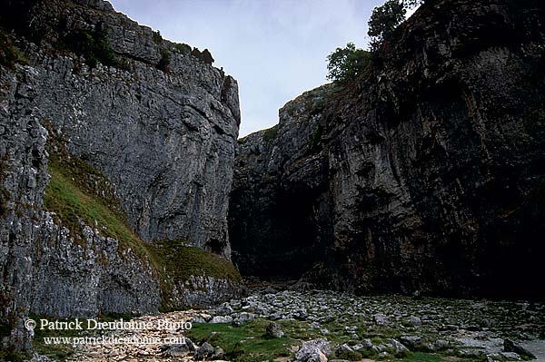 Malham Gordal Scar, Yorkshire NP, England -  Erosion karstique 12920